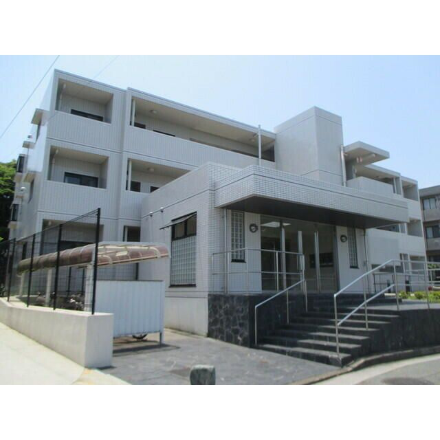根岸旭台フーガの外観
