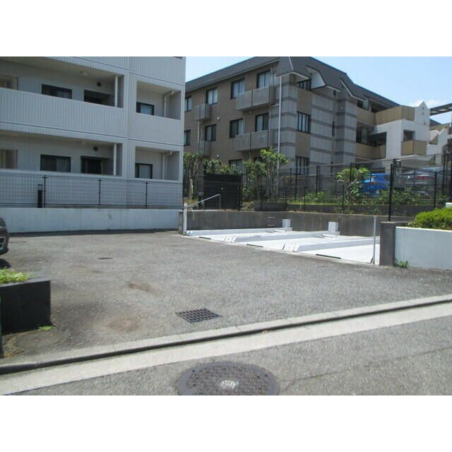 根岸旭台フーガの駐車場