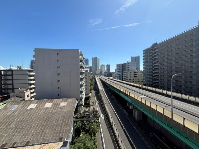角部屋ならではの広い開口部、室内からの眺望です。