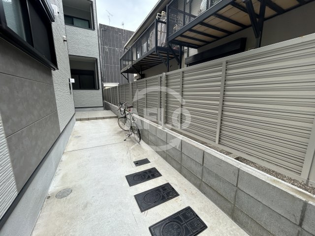 Iris淡路の内装|駐輪場