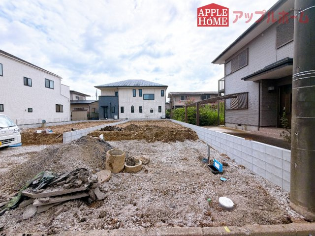 [新築住宅] 坂戸市溝端町 4期 全2棟の前面道路含む現地写真