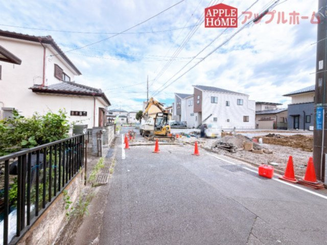 [新築住宅] 坂戸市溝端町 4期 全2棟の前面道路含む現地写真