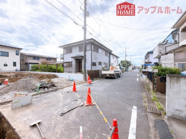 [新築住宅] 坂戸市溝端町 4期 全2棟の前面道路含む現地写真