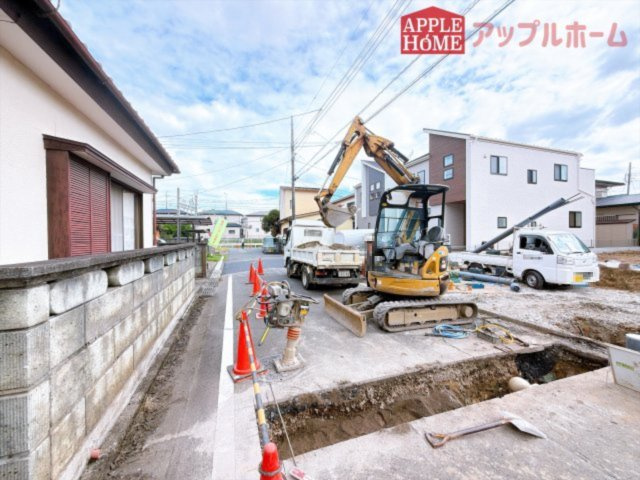 [新築住宅] 坂戸市溝端町 4期 全2棟の前面道路含む現地写真