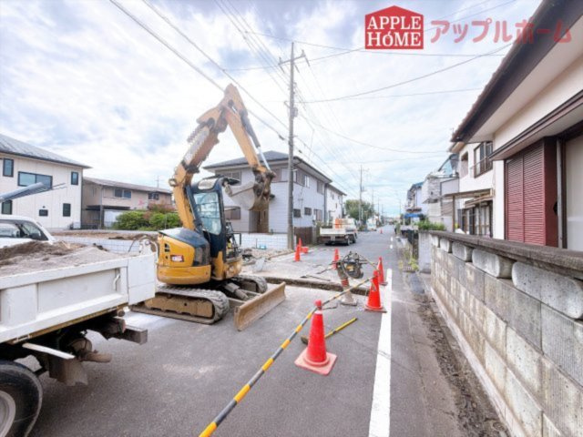 [新築住宅] 坂戸市溝端町 4期 全2棟の前面道路含む現地写真