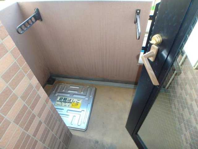 アピス三軒茶屋のバルコニー|暖かな日差しのふりそそぐバルコニー