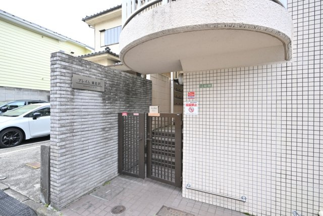 アレイム東北沢のエントランス|毎日通るエントランスはこのようになっています