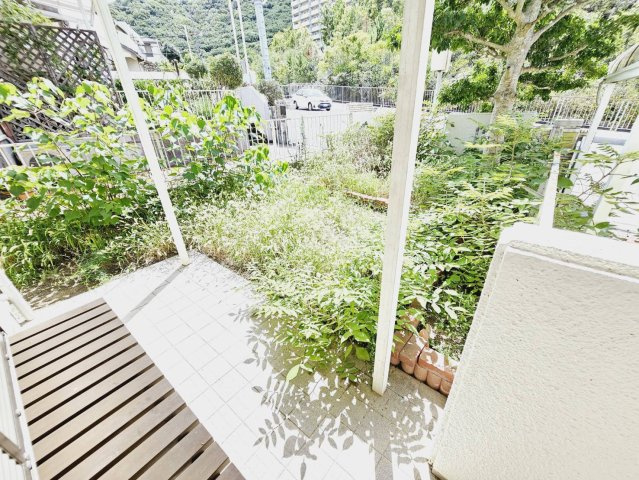 横尾３丁目テラスハウスの庭