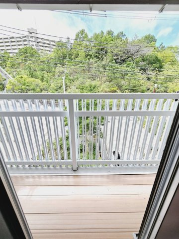 横尾３丁目テラスハウスのバルコニー