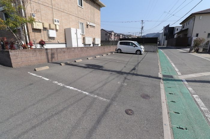 ピエスの駐車場|駐車スペースもあります☆