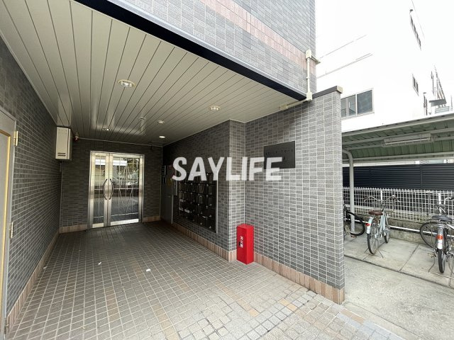 エスパシオ・アローネ鶴見のエントランス