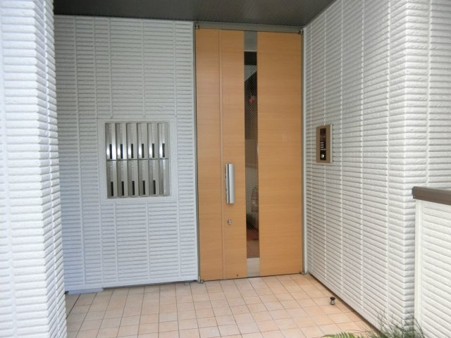 イゼルローン中野のエントランス