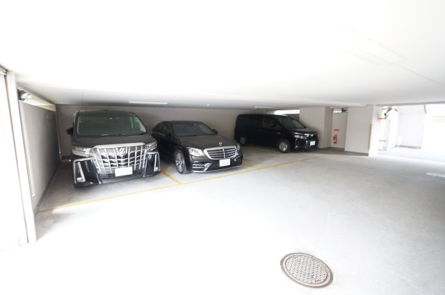 東急ドエル・アルス鶴見緑地公園の駐車場