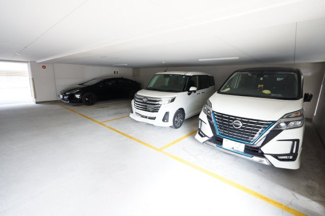 東急ドエル・アルス鶴見緑地公園の駐車場
