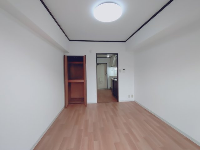 プチメゾン塚口の内装|明るい室内です