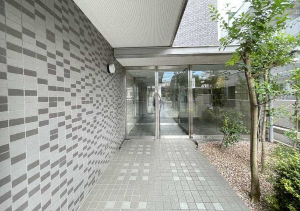 スカイコート駒場東大前　分譲賃貸　管理人巡回　角部屋のエントランス
