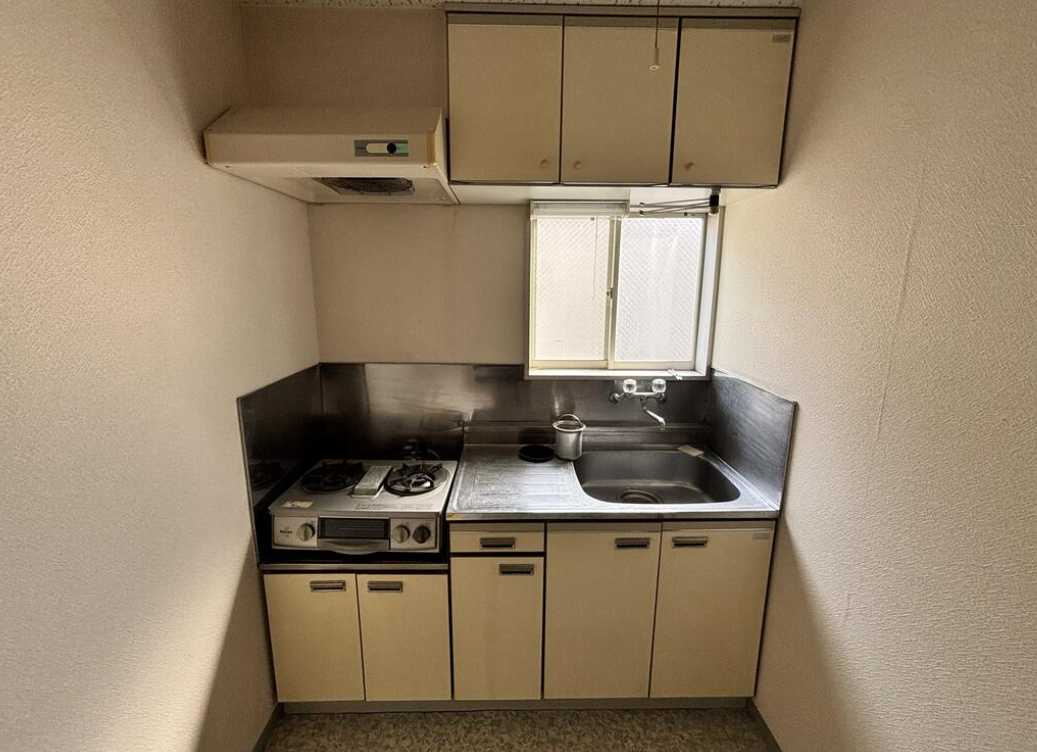 ハウス沼波　角部屋　女性限定　室内洗濯機置場のキッチン