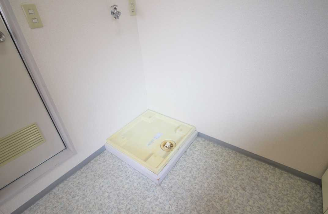 ハウス沼波　角部屋　女性限定　室内洗濯機置場の設備