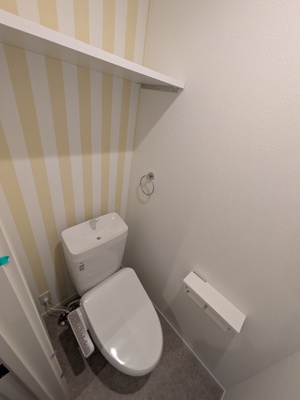 ★落ち着ける独立したトイレスペース★