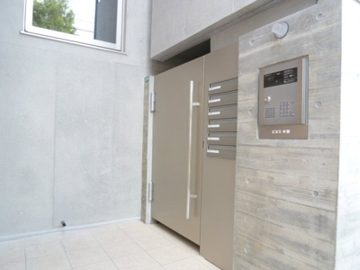 ★おしゃれな建物入口です★