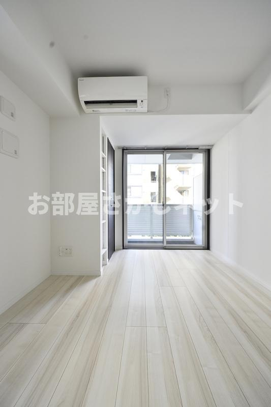 クーカイテラス中目黒【おとり物件なし】#学生・社会人にオススメ！初期費用分割払いOK！の居間・リビング