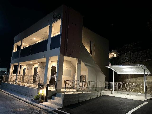 【外観】 | Ｐｅａｃｅｆｕｌ七隈（ピースフルナナクマ） | 外観写真（夜）