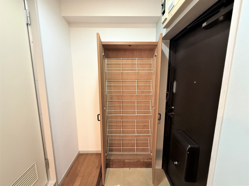瑞鶯ハイツの玄関