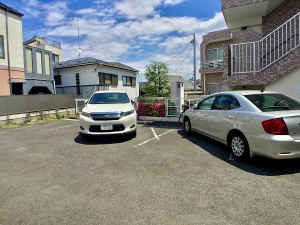 ヴィラ経堂の駐車場
