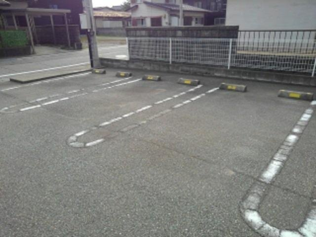ラ・セゾン・クレールの駐車場