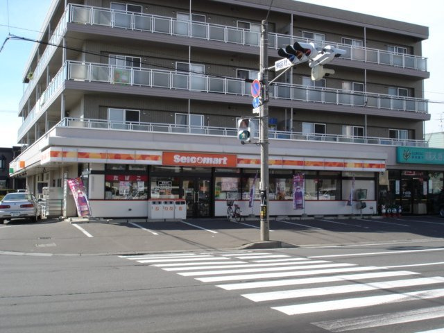 ハウスＫｍｔの周辺|セイコーマート福住中央通店まで324ｍ