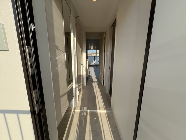 Alivis北梅田の玄関