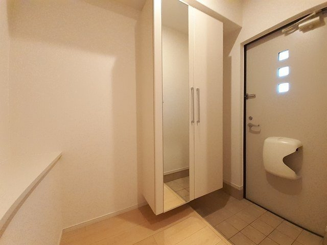 シャンティＢの玄関|明るい玄関です