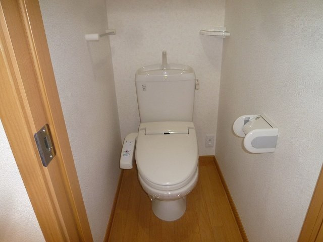 ヴィラ・ヴェルソー　Ⅲのトイレ|コンパクトで使いやすいトイレです