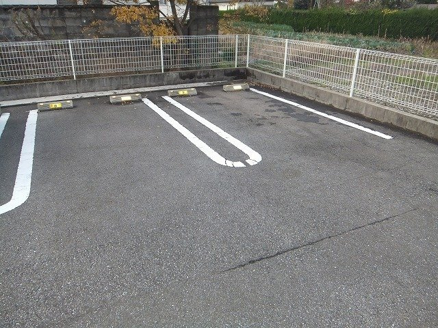 サンフォレスタの駐車場|カースペースがあります