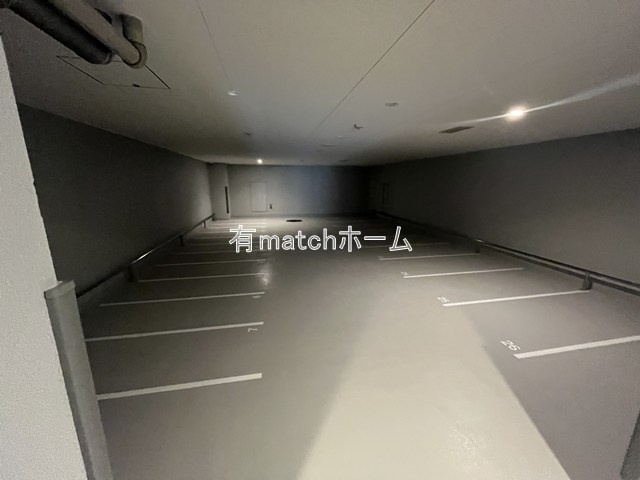 スプランディッド本町グランの駐車場