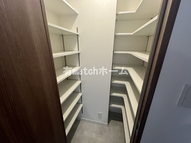 スプランディッド本町グラン　南大江小学校区の収納