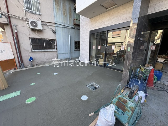 Krystal　Fimeth　2番館の駐車場