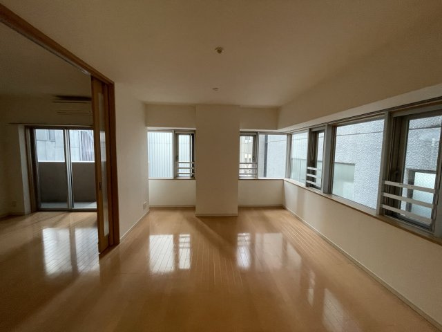 クロスレジデンス大阪新町の居間・リビング|イメージとして同建物他部屋を表示しています