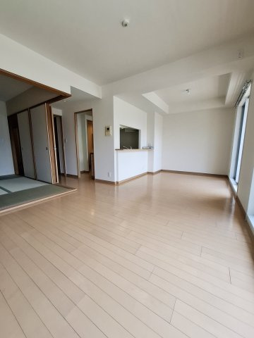 甲子園六石町ハイツの居間・リビング