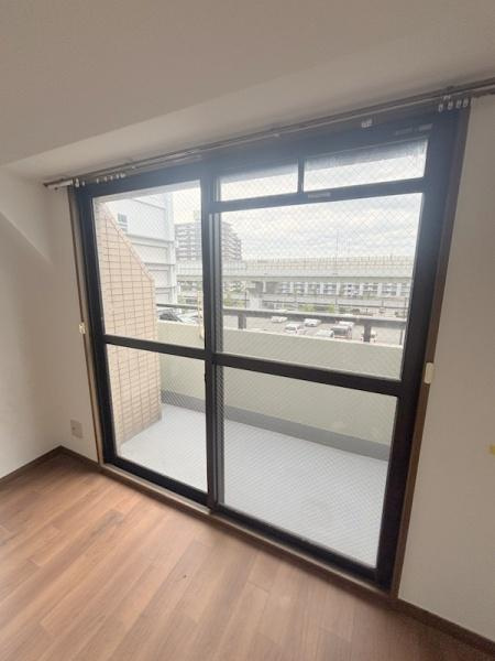 大阪市港区磯路２丁目の賃貸マンションの洋室