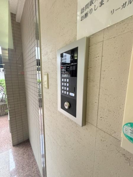 大阪市港区磯路２丁目の賃貸マンションのエントランス