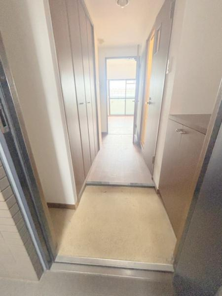 大阪市港区磯路２丁目の賃貸マンションの玄関