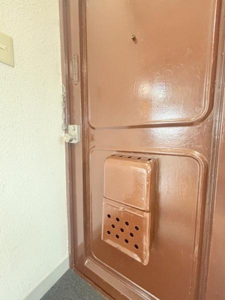 葵コーポの玄関