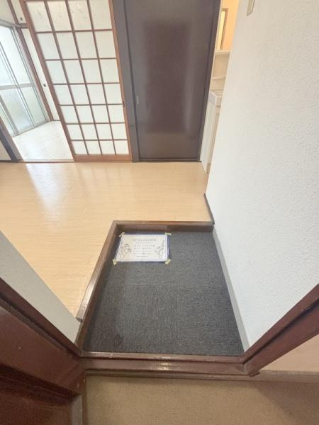 葵コーポの玄関