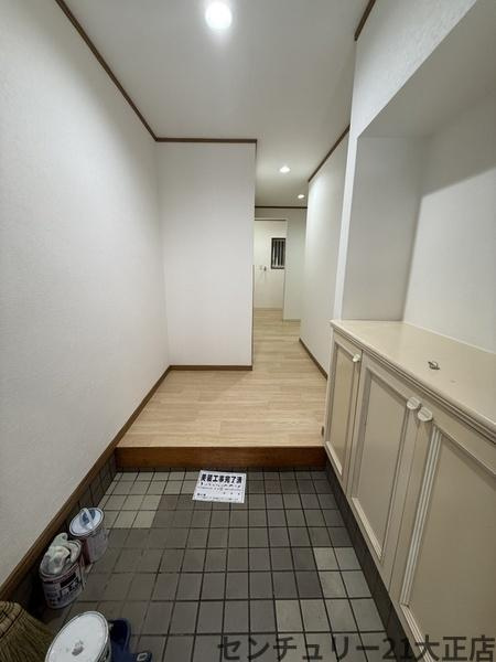 鶴町1丁目貸家の玄関