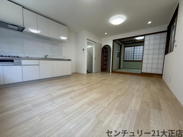 鶴町1丁目貸家の居間・リビング