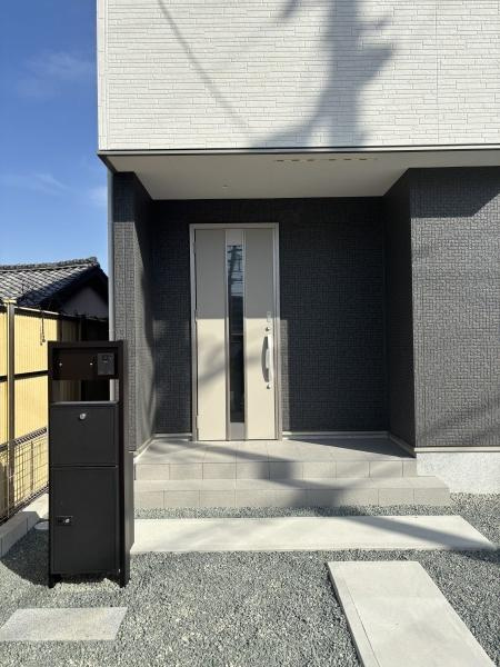 豊川国府町第1期　全2棟・1号棟の玄関|訪れる人を心地よく迎え入れます。