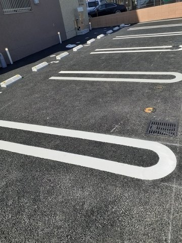 フォーシーズン千葉の駐車場