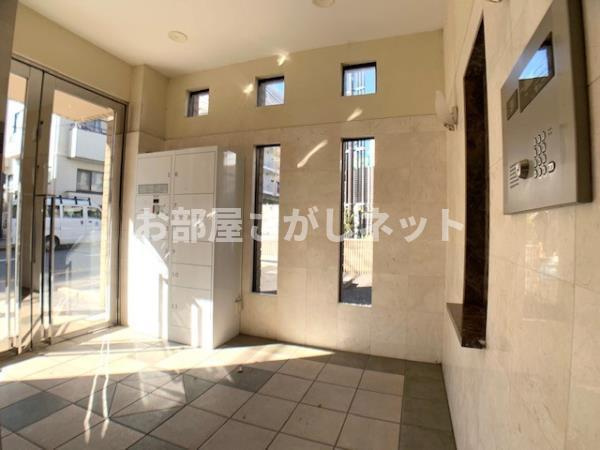 ティアラ三軒茶屋【おとり物件なし】のエントランス