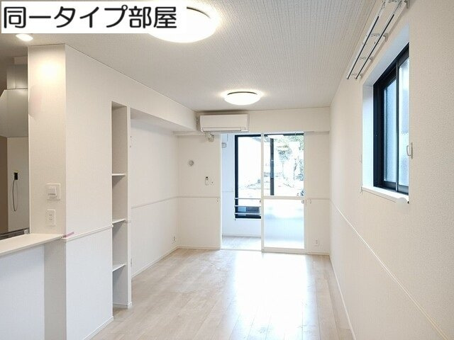 富山市新庄町のアパートの居間・リビング